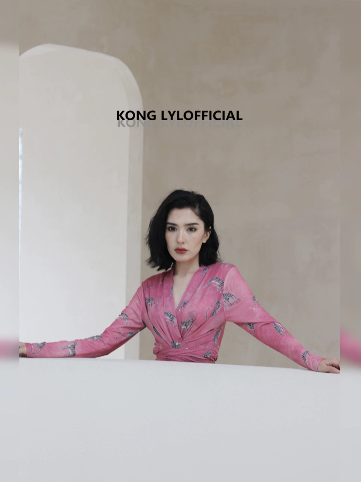 可立滃Kong-lylofficial设计师品牌气质女人翡翠豹收腰显瘦裹身裙